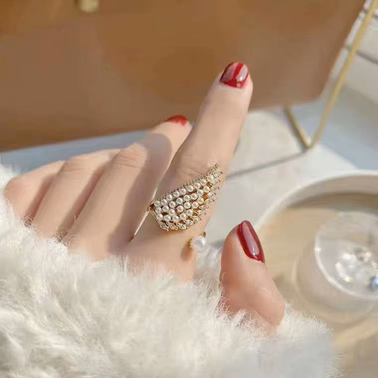 18K Gold Plated Feather Ring with Exquisite Shell Pearls