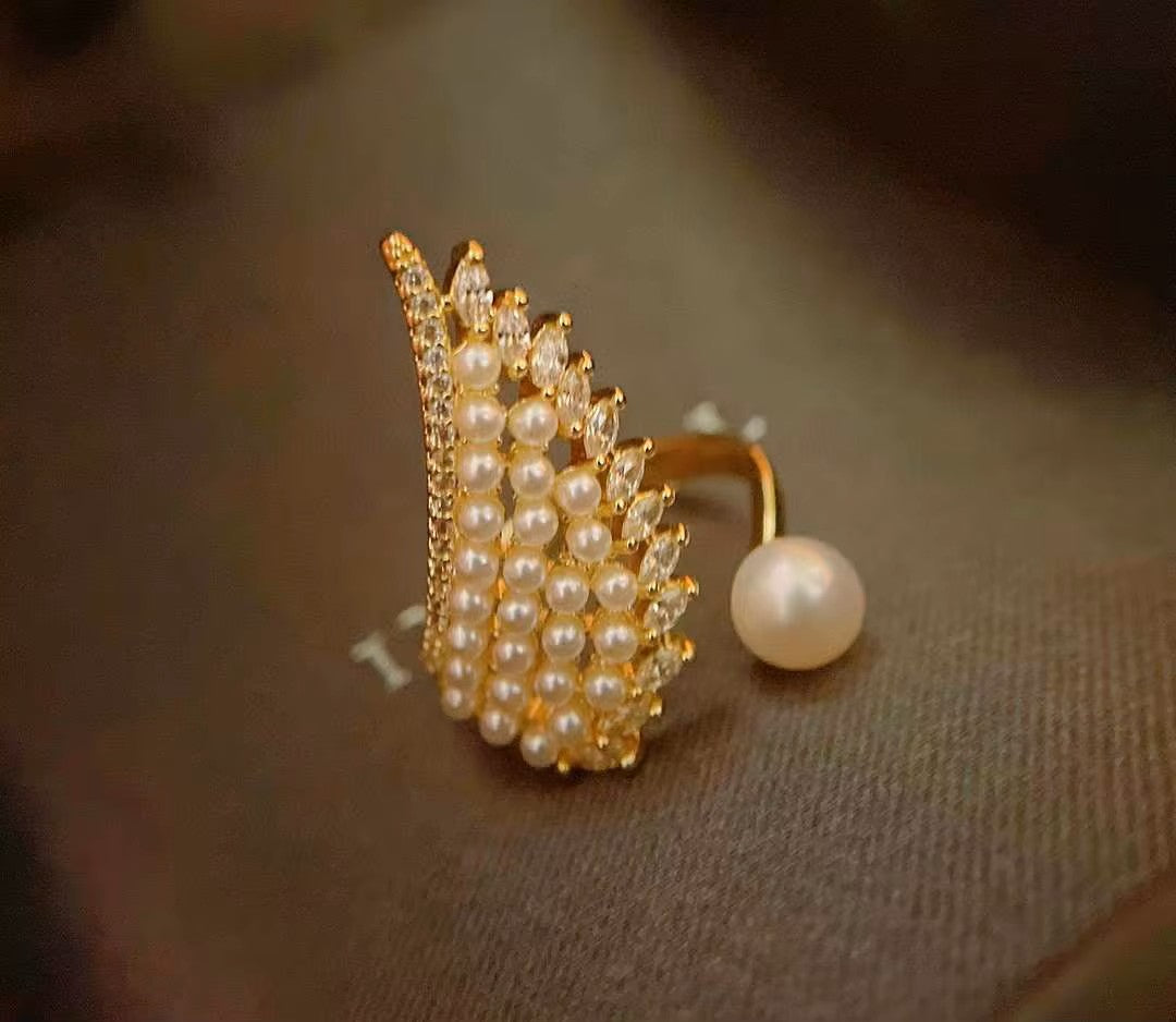 18K Gold Plated Feather Ring with Exquisite Shell Pearls