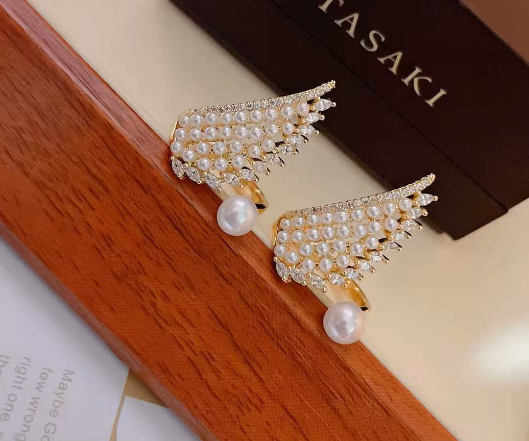 18K Gold Plated Feather Ring with Exquisite Shell Pearls