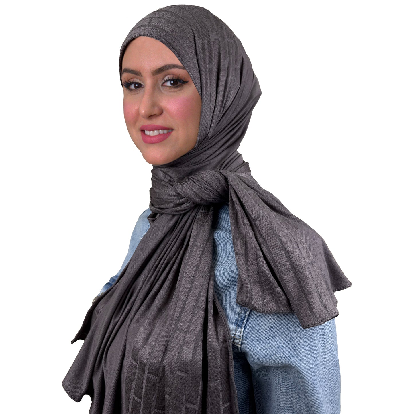 استمتعي بلمسة أنثوية فاخرة مع هذه الشيله من القطن الكويتي عالي الجودة