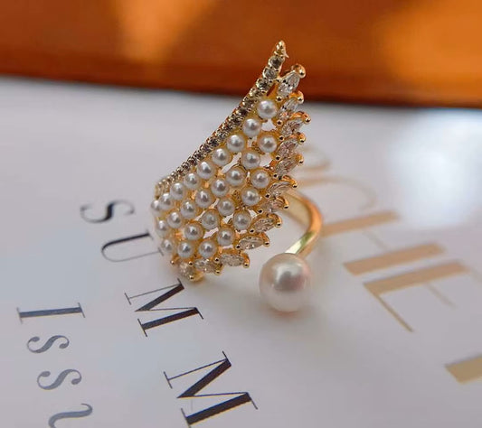 18K Gold Plated Feather Ring with Exquisite Shell Pearls