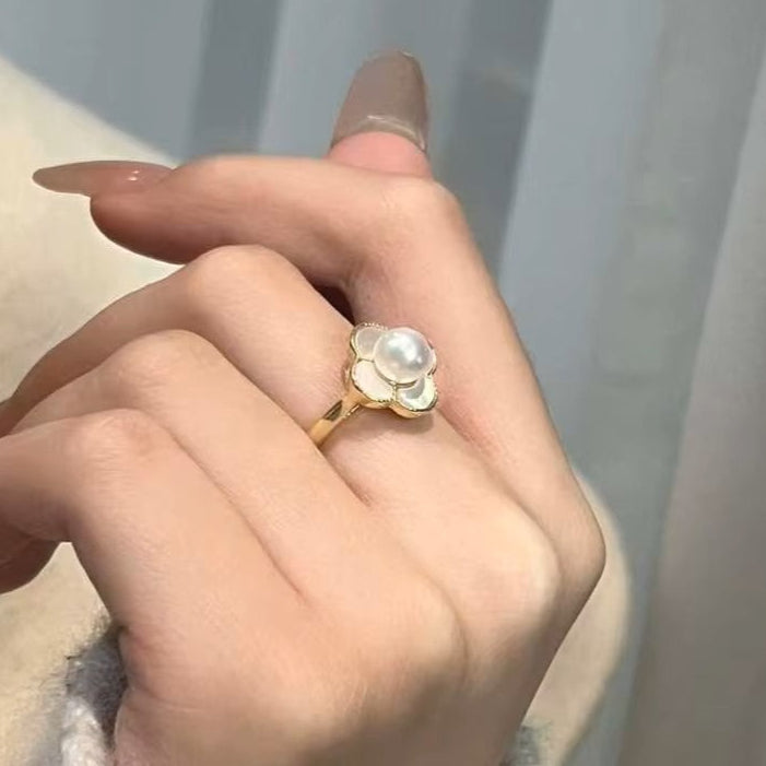 Golden Leaf Pearl Ring – Natural Shell Design