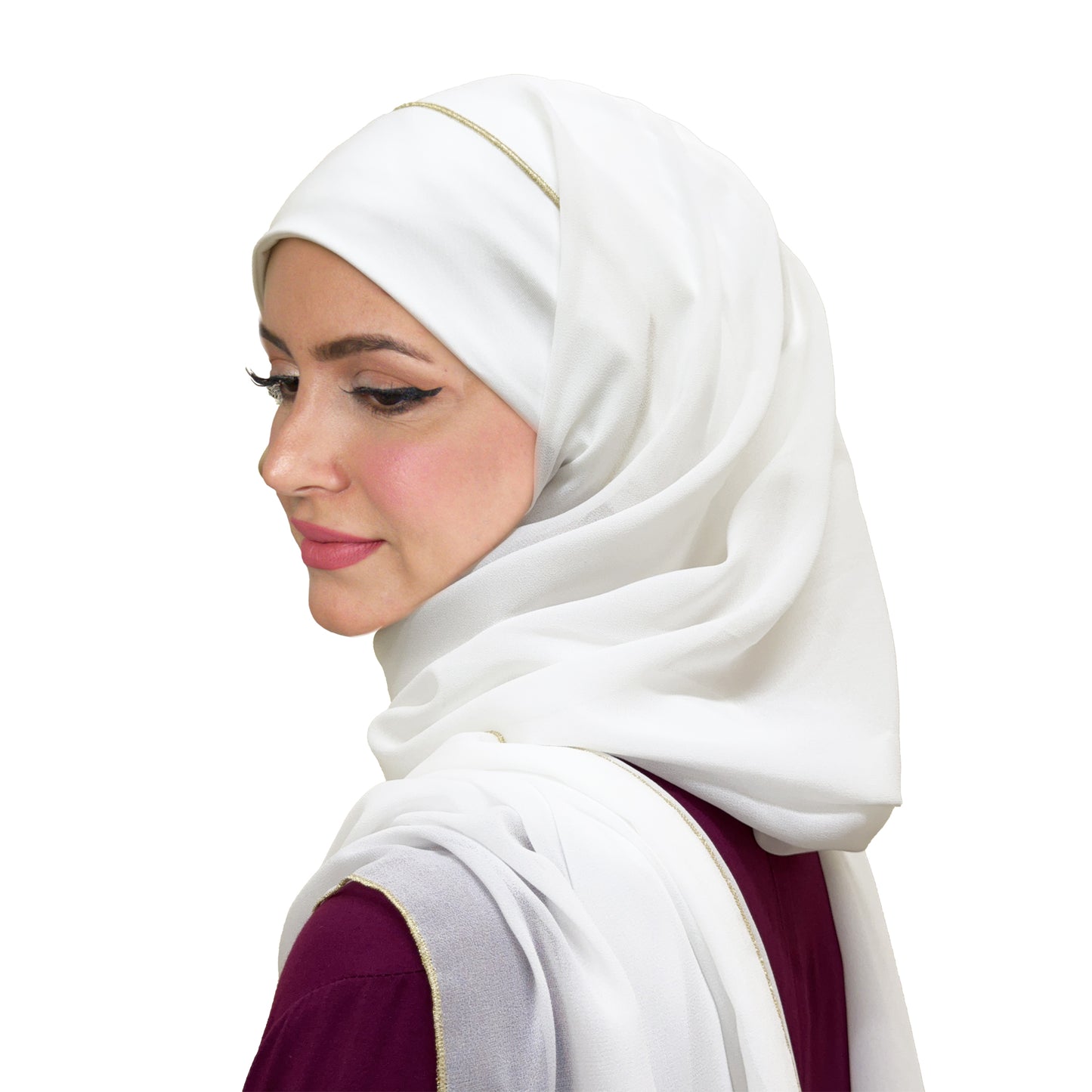 شيله مع راسية ظاهره مشغولة بخيوط معدنية ذهبية
